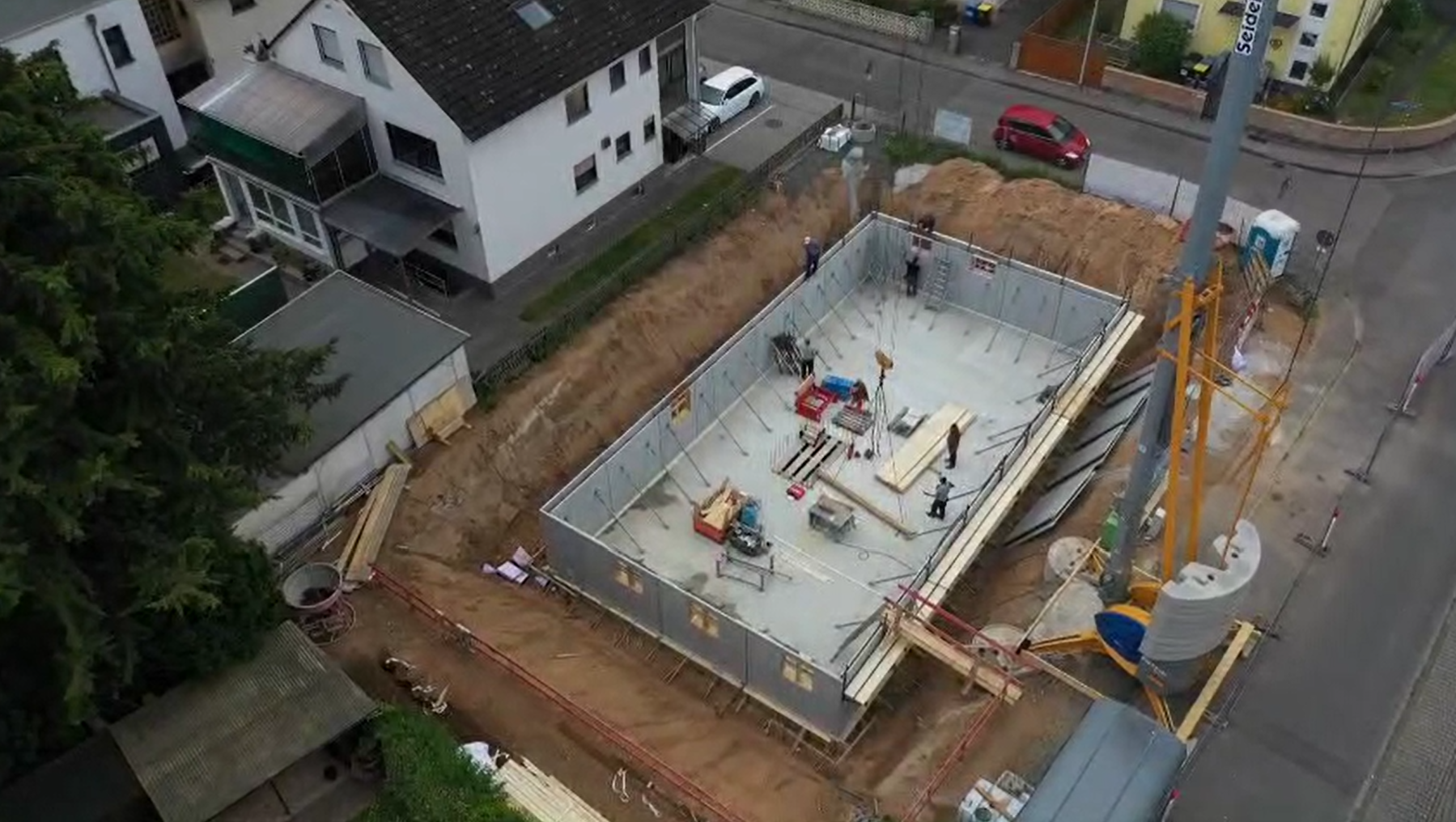 Video 2: Fertigstellung Bodenplatte und Außenwände